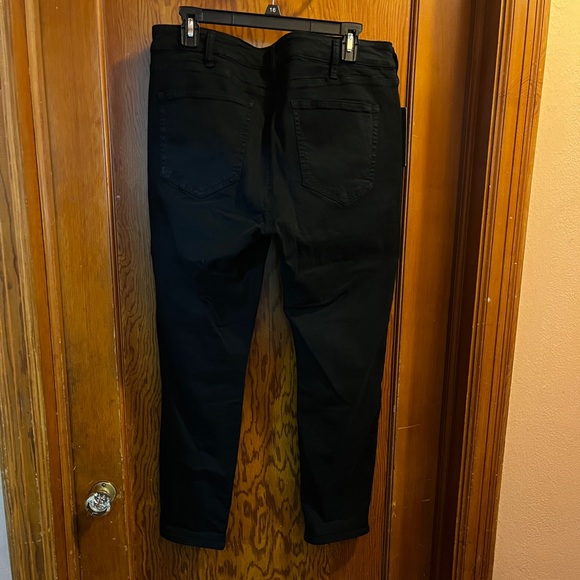 Silver Jeans, Most Wanted, Black Skinny Jeans, Size 14, 27” length - Picture 4 of 4